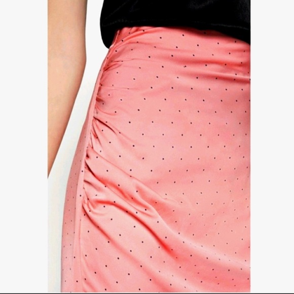 ✨BCBGeneration✨- Ruched Asymmetrical Skirt - Picture 4 of 7